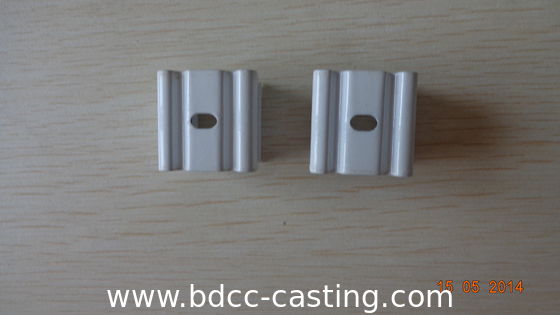 Stampaggio di piccole parti metalliche con tutti i tipi di finiture, prodotte in Cina da un produttore professionista