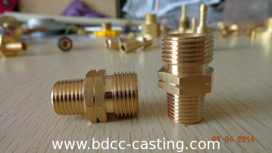 Raccordo per tubo flessibile in ottone personalizzato con tutti i tipi di finiture, prodotto da un produttore professionista cinese