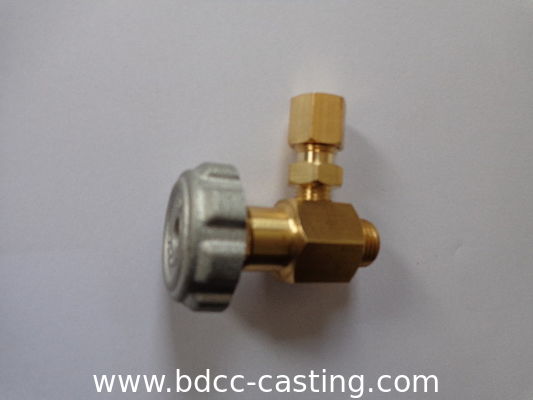 Connettore per contatore dell'acqua in ottone personalizzato con tutti i tipi di finiture, prodotto da un produttore professionista cinese