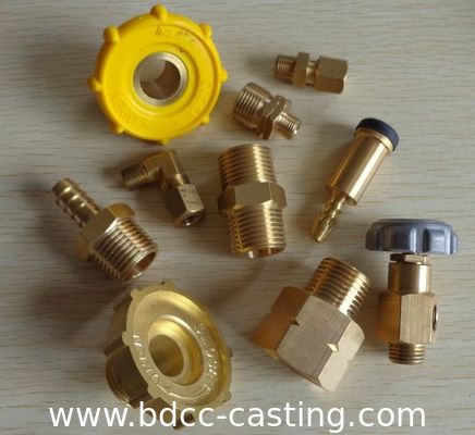 Connettore per contatore dell'acqua in ottone personalizzato con tutti i tipi di finiture, prodotto da un produttore professionista cinese