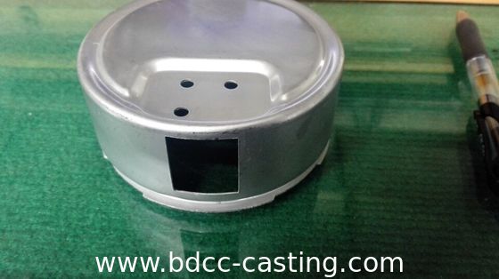 Alloggiamenti per manometri, parti stampate in metallo in acciaio inossidabile con tutti i tipi di finiture, parti stampate