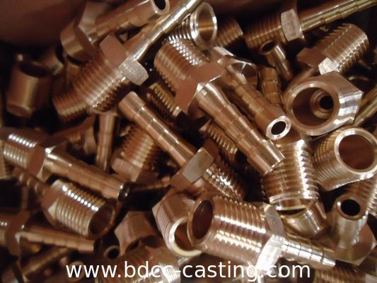 Connettore per contatore dell'acqua in ottone personalizzato con tutti i tipi di finiture, prodotto da un produttore professionista cinese