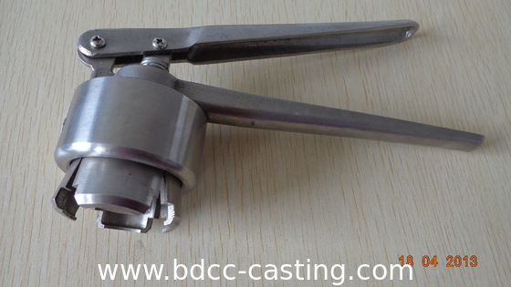 Pinze per aggraffatura  Vasche personalizzate coperchio antifurto; la stampa a colori può essere personalizzata in base alle esigenze del cliente