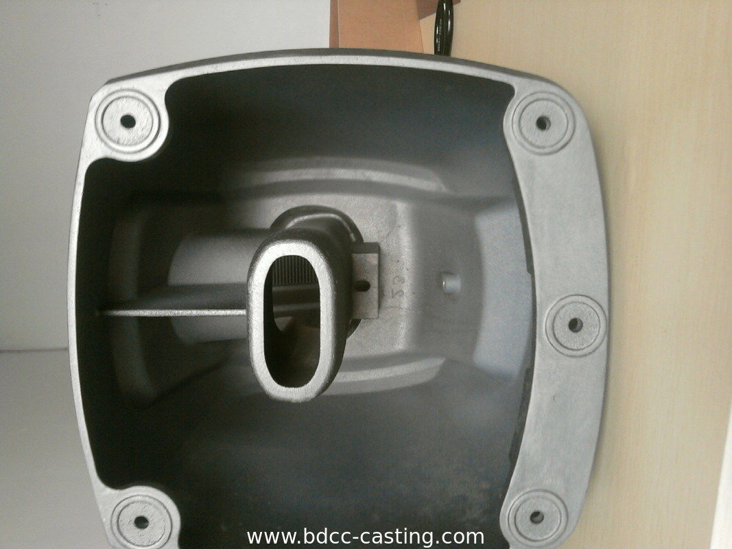 Pressofusione, fusione in sabbia, microfusione, getti personalizzati di vari materiali, secondo disegni o campioni