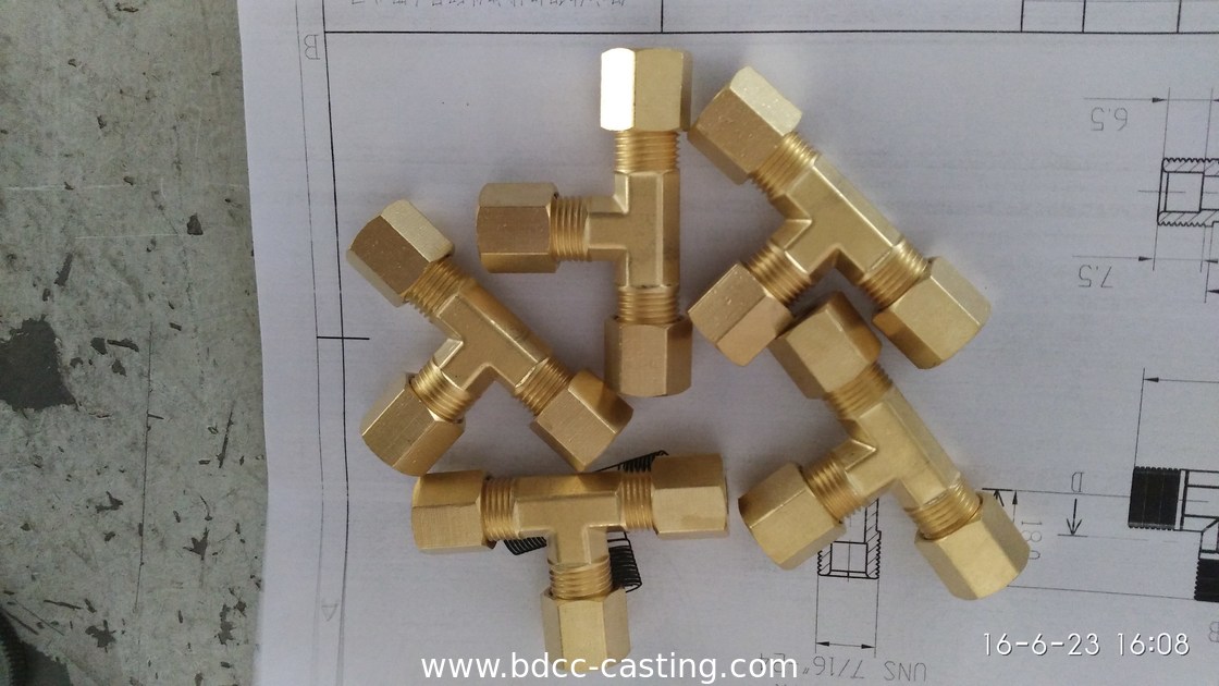 Tee in ottone, prodotti personalizzati connettori in ottone CNC, produttore professionale made in China