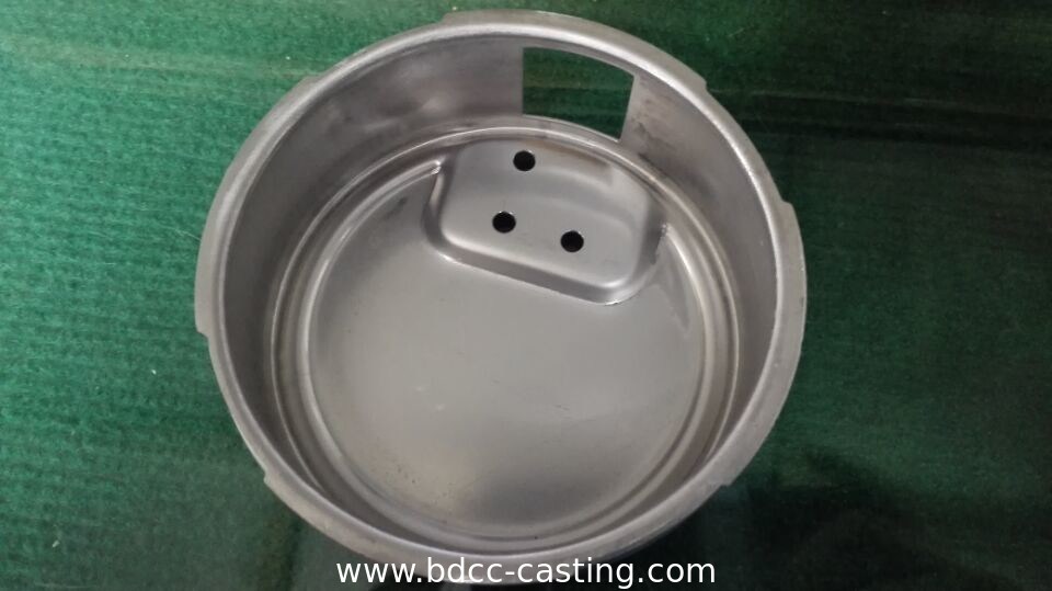 Alloggiamenti per manometri, parti stampate in metallo in acciaio inossidabile con tutti i tipi di finiture, parti stampate