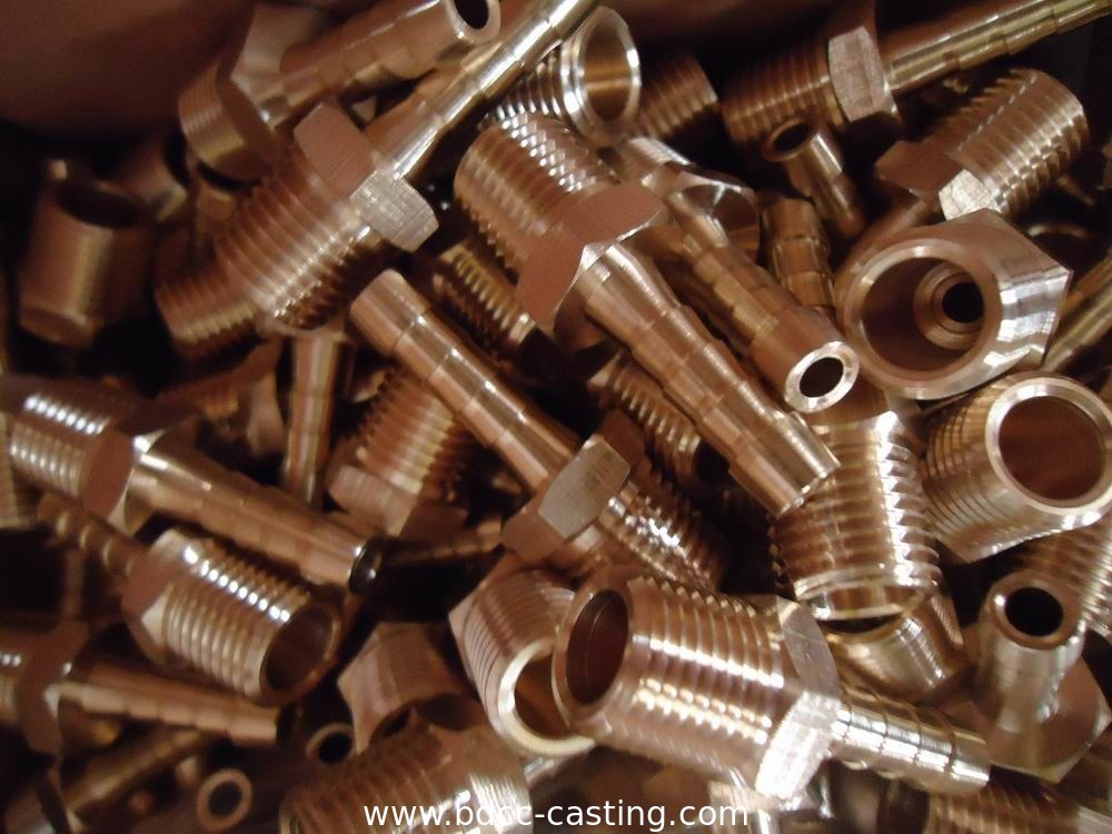 Connettore per contatore dell'acqua in ottone personalizzato con tutti i tipi di finiture, prodotto da un produttore professionista cinese