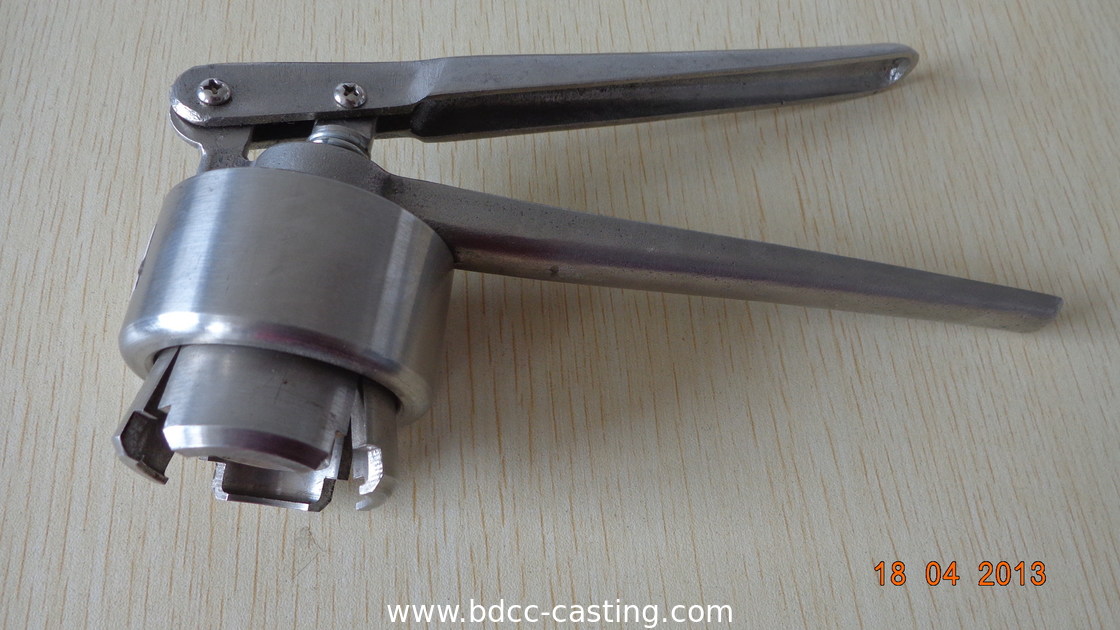 Pinze per aggraffatura  Vasche personalizzate coperchio antifurto; la stampa a colori può essere personalizzata in base alle esigenze del cliente