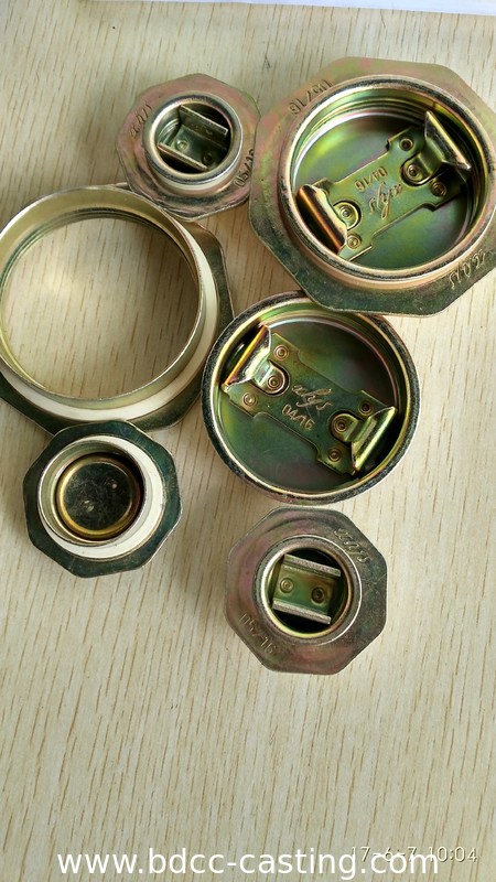 Coperchio antifurto per vasche personalizzate, coperchio filettato, flangia per vasca; la stampa a colori può essere personalizzata in base alle esigenze del cliente